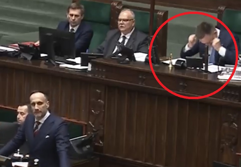 Ale łaskawca! Kowalski nagle wypalił do Hołowni. „Pana oszczędzimy” [WIDEO]
