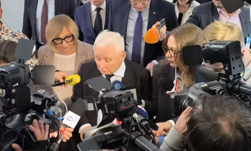 Nowy marszałek wybrany, Kaczyński już kręci aferę. „Być w tym towarzystwie, to…”
