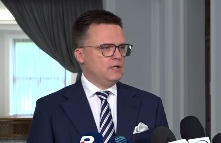 Miało być ONZ, będzie Watykan? Od plotek ws. Hołowni aż huczy. „Prezydent by się zgodził”