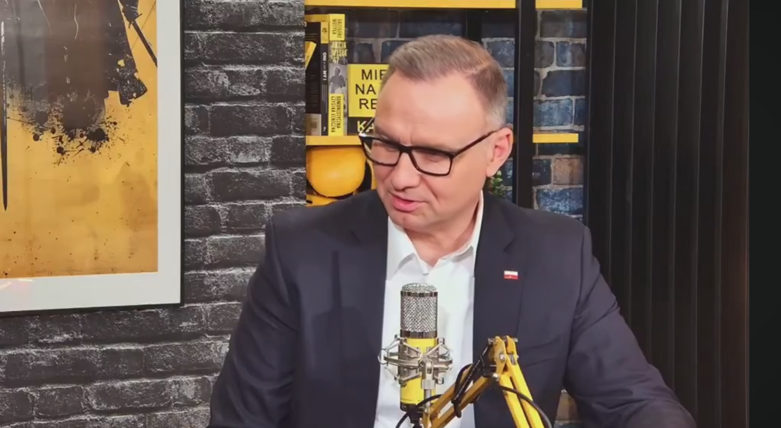 Smutny Duda pożalił się Karnowskiemu. Nikt go nie wspierał w walce z Tuskiem! „Gdy była sytuacja kryzysowa…”