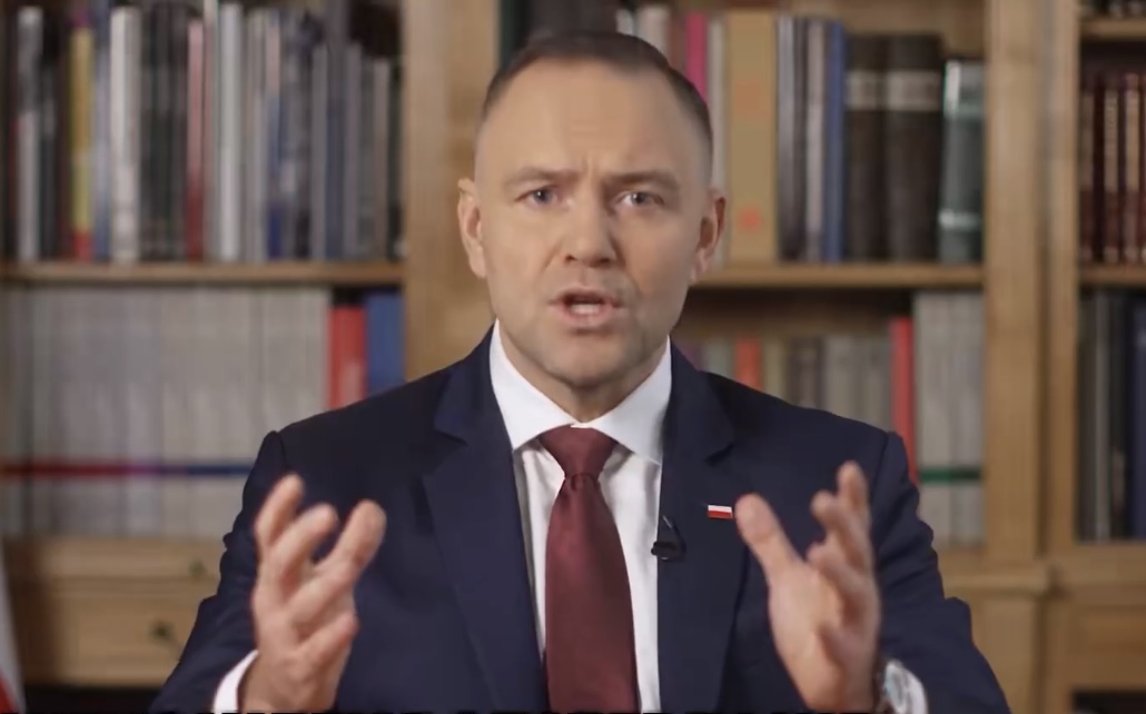 Psy zostaną na łańcuchach. Nawrocki tłumaczy, w sieci się pali. „Bezduszne i okrutne”