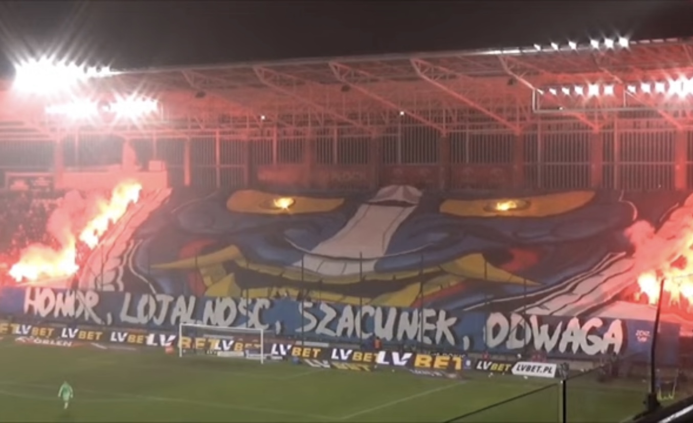 O ludzie, jaka wtopa! Uczcili jego pamięć minutą ciszy, a on… był na trybunach! „Jest mi wstyd”