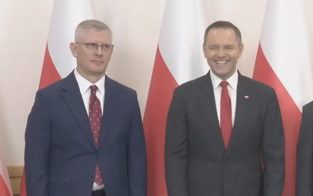 Wojenka w Pałacu! To ON mógł stracić posadę, ale nastąpił sensacyjny zwrot akcji. „Nawrocki uznał, iż dymisja…”