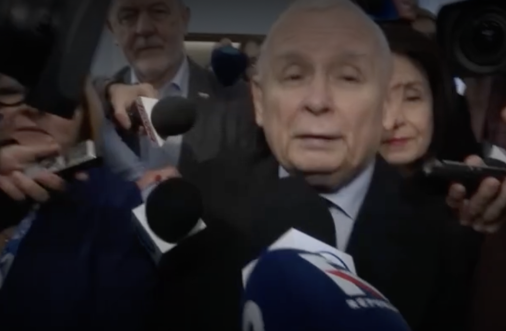 Poważny Kaczyński wyszedł z tajnych obrad Sejmu. TAK zareagował, gdy otoczyli go dziennikarze. „Nie wyciągniecie niczego”