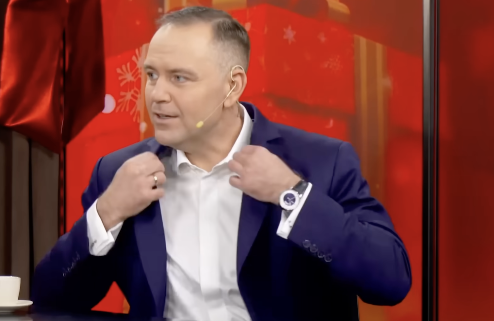 Nawrocki rozsiadł się w studiu, a tu nagle TAKIE upomnienie od żony. Wszystko na wizji! „Kto rządzi w tym kraju?”