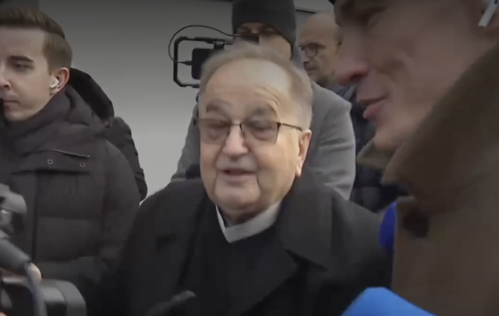 Sceny pod prokuraturą! Ojciec Rydzyk usłyszał pytanie dziennikarza i… „Z TVN nie rozmawiam”