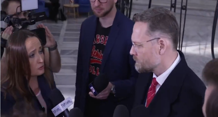 Spięcie w Sejmie, nerwowy Bogucki od razu pouczył dziennikarkę. „Żałosna próba” [WIDEO]