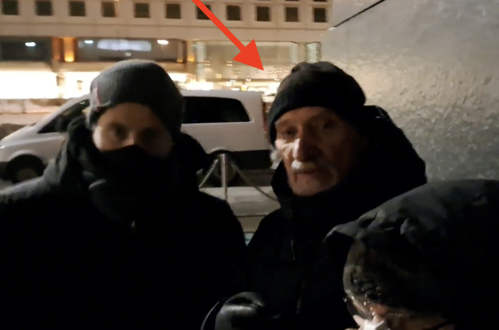 Awantura z samego rana! Macierewicz pilnował pomnika, gdy aktywiści przyszli z wieńcem. „Nie mówiłbyś tak...”