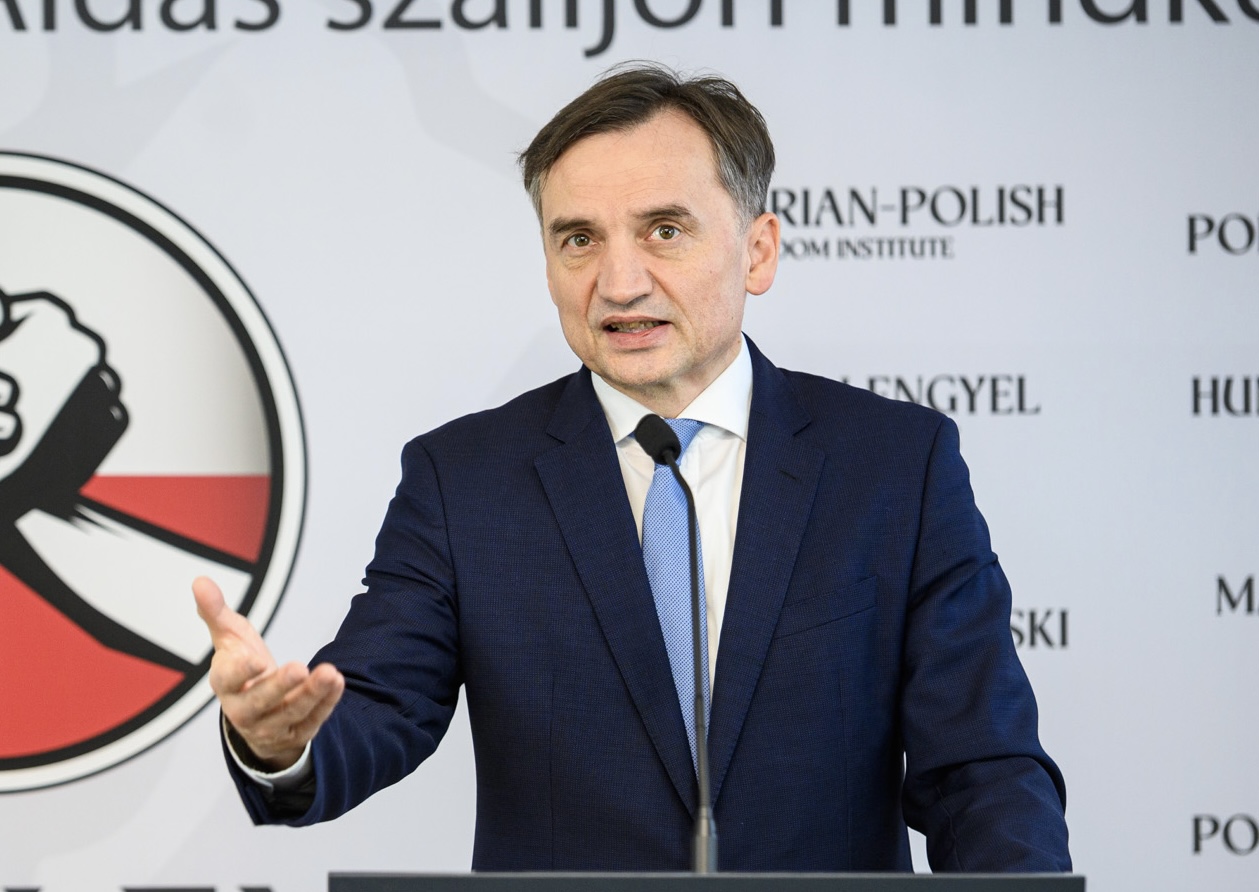 Ziobro przemówił do Węgrów, TAK na Polskę jeszcze nie nadawał. "Nie ulegajcie fałszywej narracji"