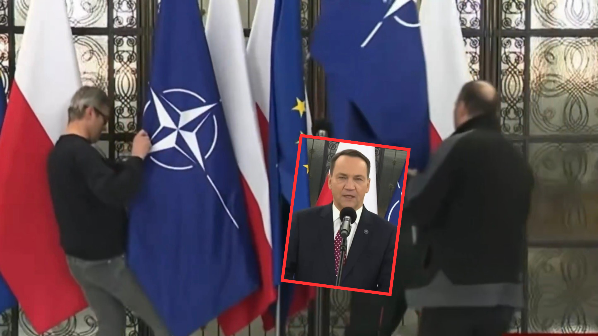 Nawrocki skończył i dopiero wtedy wnieśli TE flagi. Sikorski od razu wbił szpilę! „Nacjonalizm czasami szkodzi”