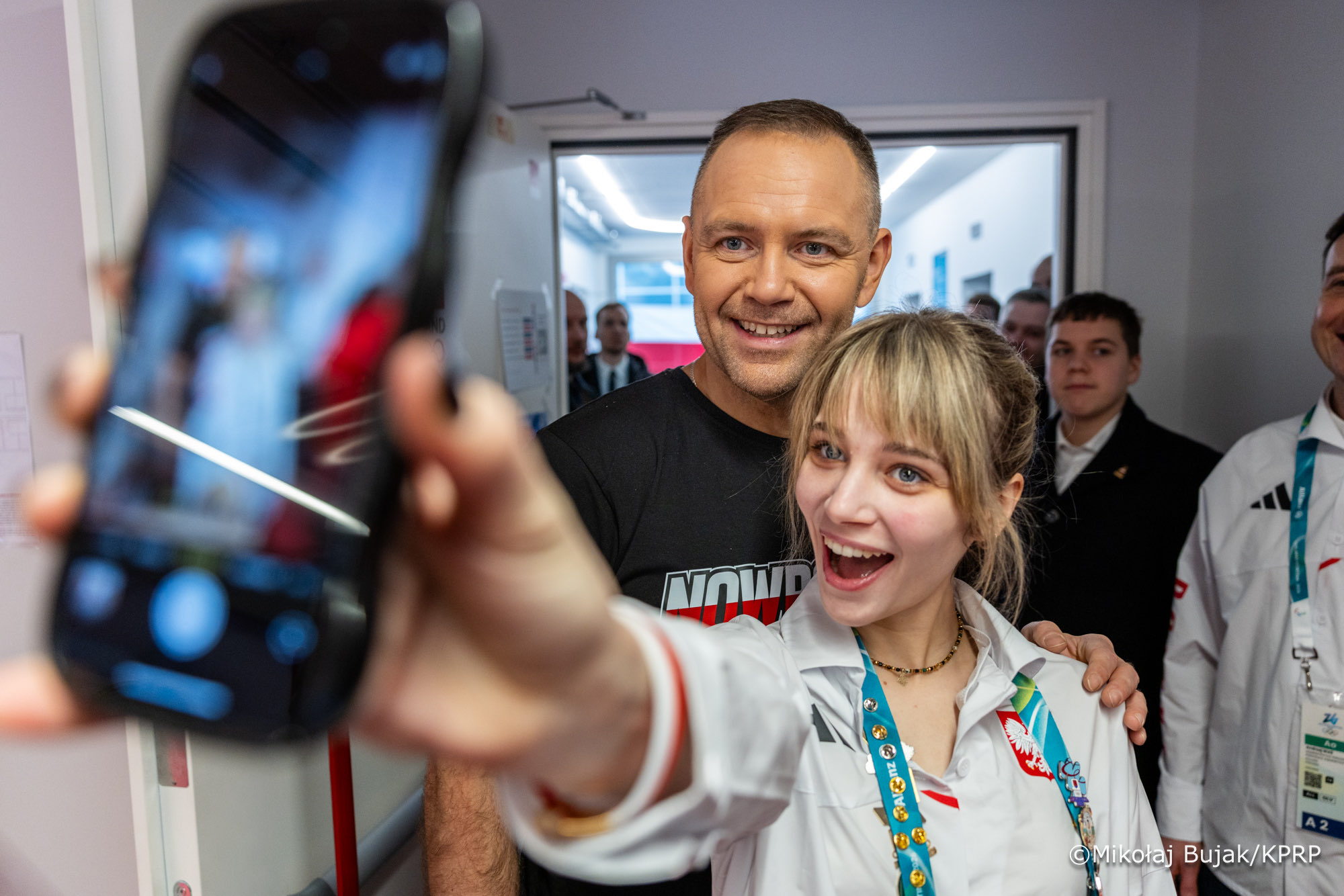 Były i nie ma! TE zdjęcia Nawrockiego zniknęły z sieci. W tle postać siostry prezydenta
