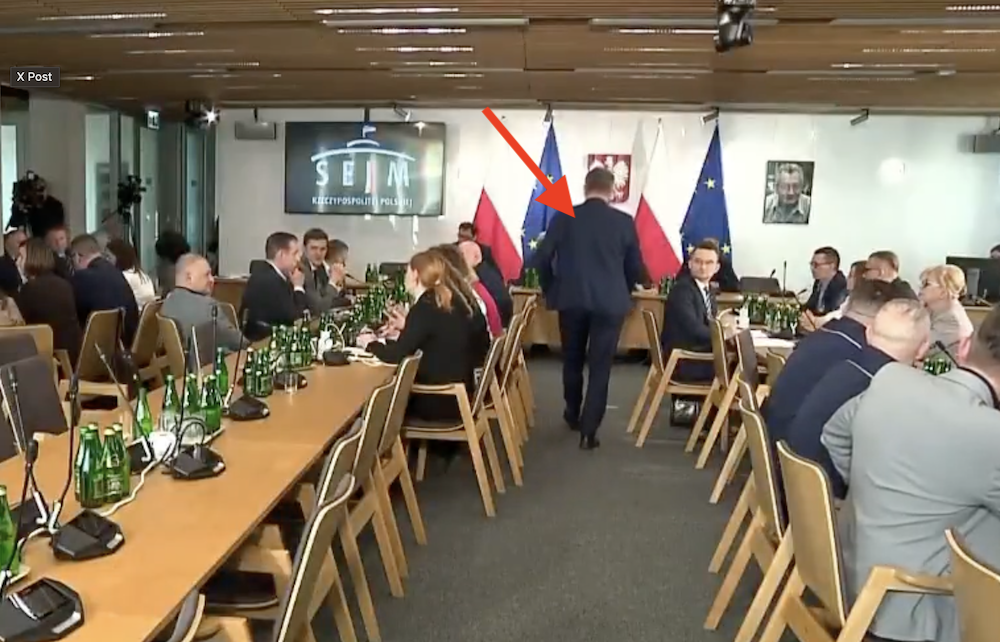 Ostre słowa na sejmowej komisji! Politycy PiS aż zerwali się z miejsc i opuścili salę. „Odpowiedzialność za zdradę…”