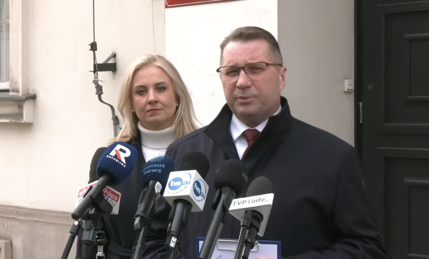 Czarnek z koleżanką z PiS przyszli pod ministerstwo zdrowia. I się zaczęło! „To jest ta pani, która chciałaby…”