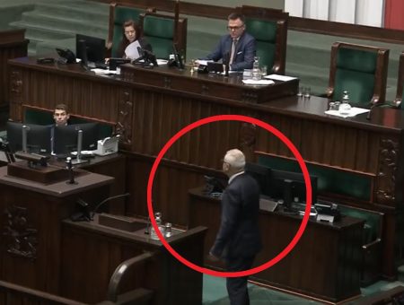 Człowiek Brauna Hołownia 