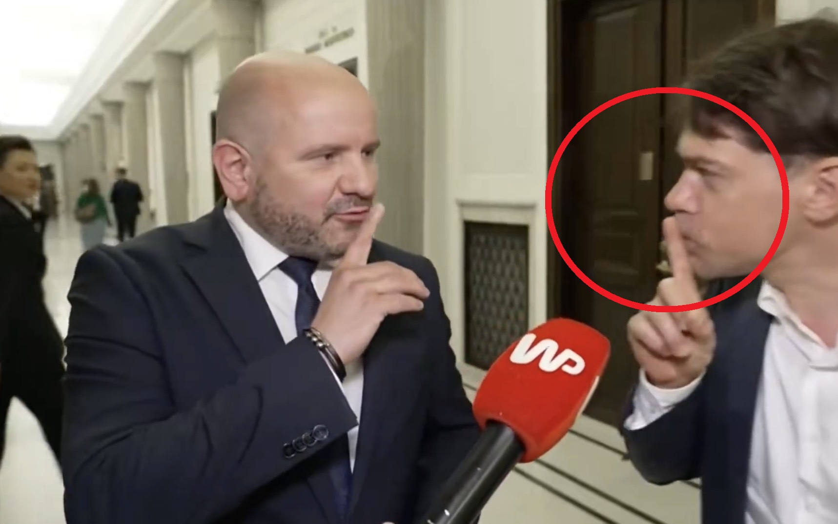 Dramat Goska! Poseł PiS udzielał wywiadu, gdy nagle… „Przekaż kolegom. Mariusz, nie wolno” [WIDEO]