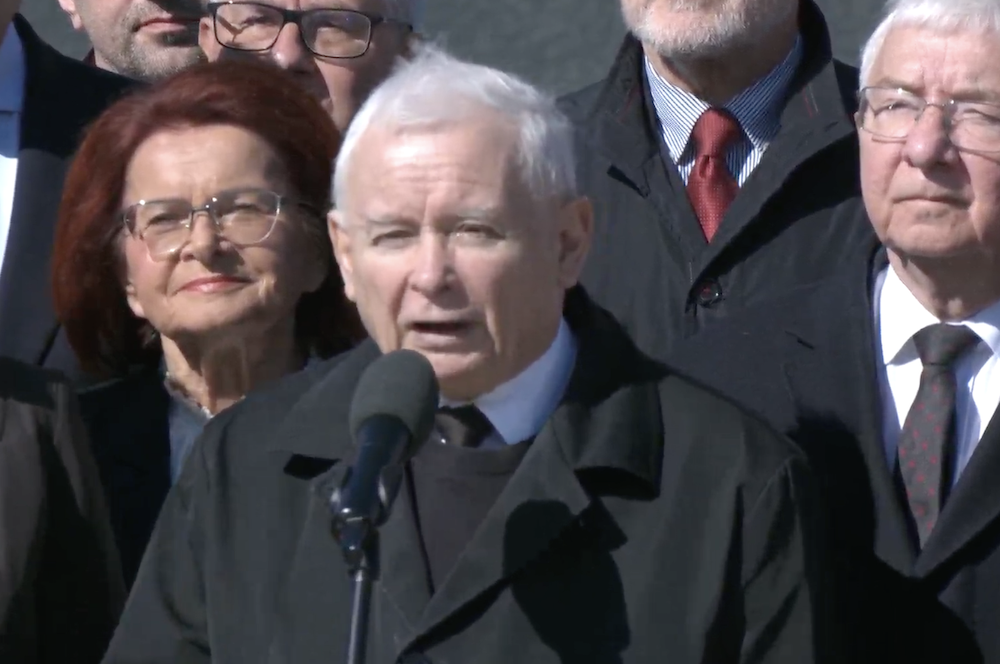 Zaczęło się! Kaczyński odpalił się na miesięcznicy, grzmiał o „agenturze” i „zamachu”. Zagłuszały go TE okrzyki [WIDEO]
