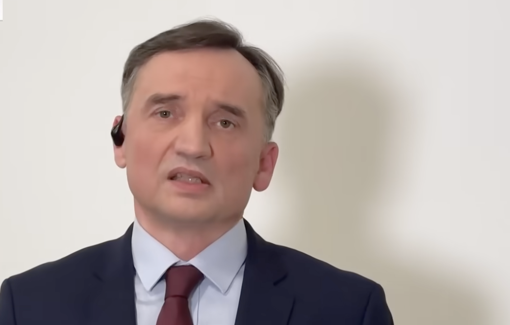 Był już wieczór, gdy Ziobro przerwał milczenie. Wszystko jasne, ujawnił w JAKIM jest kraju! „Wczoraj przyleciałem”