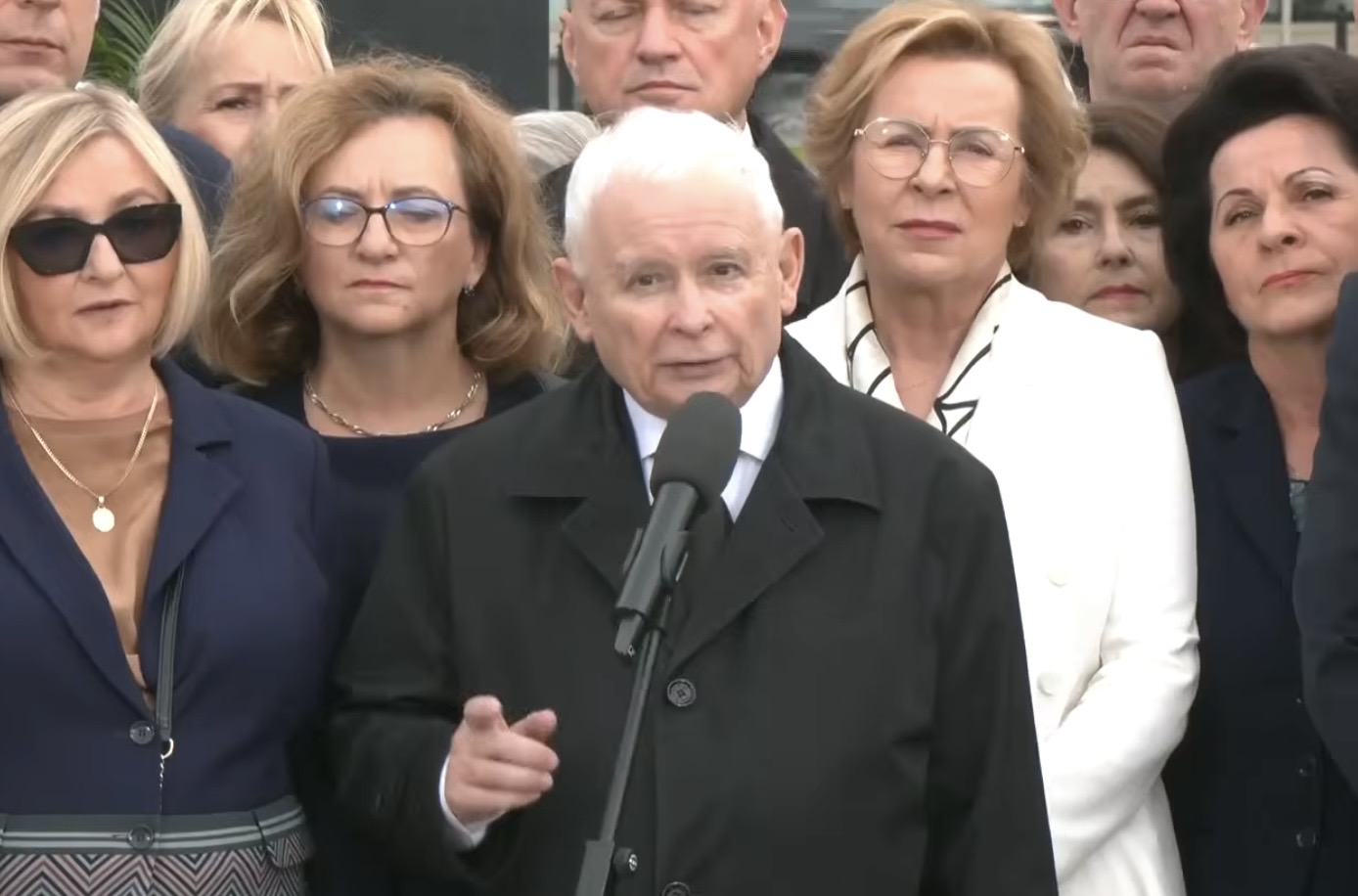 Kaczyński od rana wyzywa na miesięcznicy! Tak pobudzonego dawno go nie widzieliście