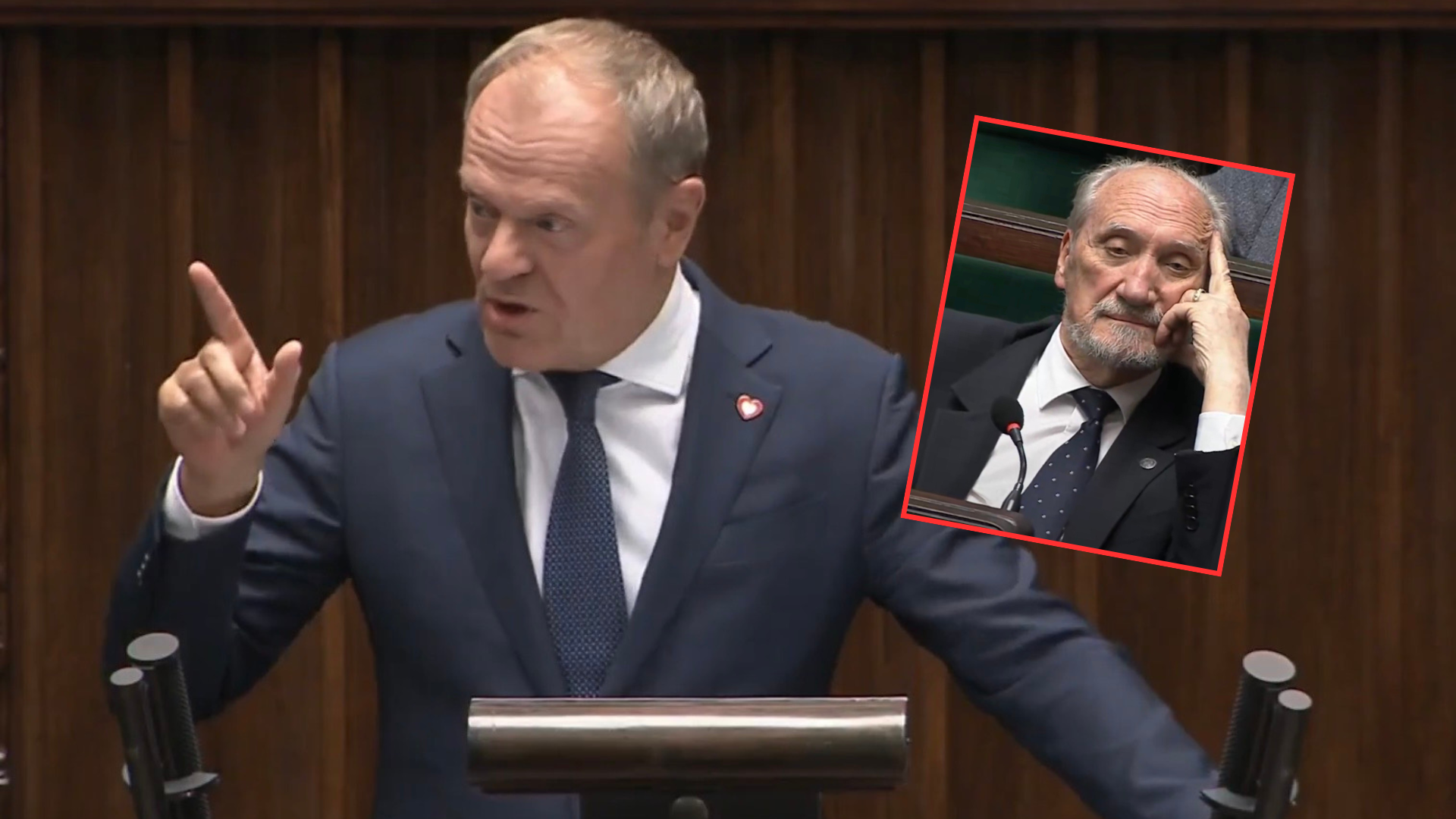 Tusk zgasił Macierewicza jak zapałkę. Nokaut! „Zburz pan pomnik”