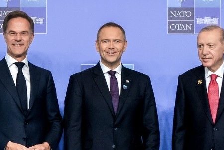 nawrocki mowa ciała 