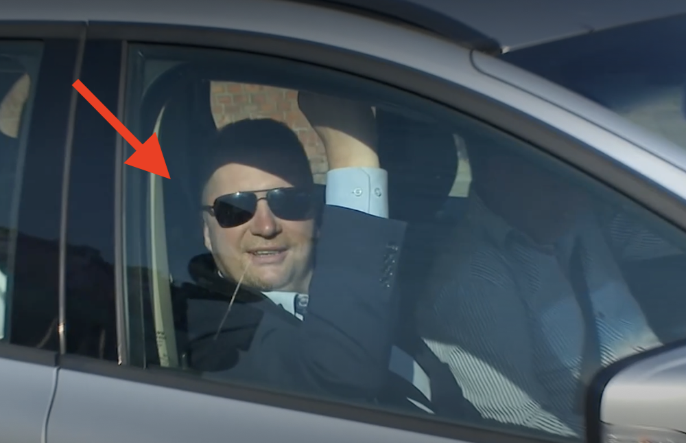 Nagrali Czarnka, gdy wyjeżdżał ze spotkania PiS. Pokazał dziennikarzom TE gesty