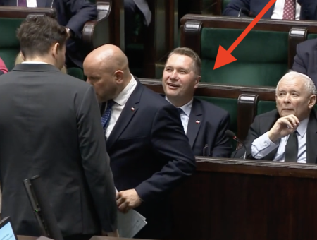 Gomoła prezent dla Czarnka 