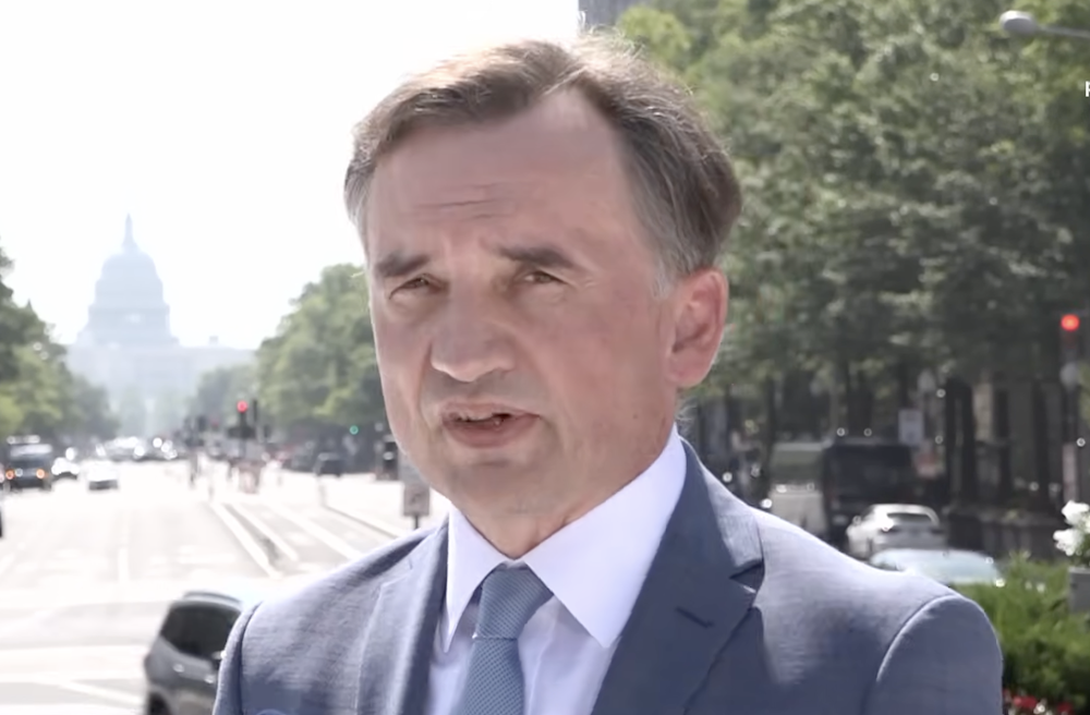 Złe wieści dotarły do USA, nerwowy Ziobro zaczął kpić z rządu. „Fajtłapy nie wiedzą”