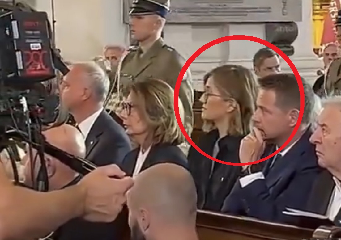 Nagrali Biejat w kościele, w sieci burza! Ksiądz wszystko wyjaśnił. „Klęka się przed Bogiem” [wideo]
