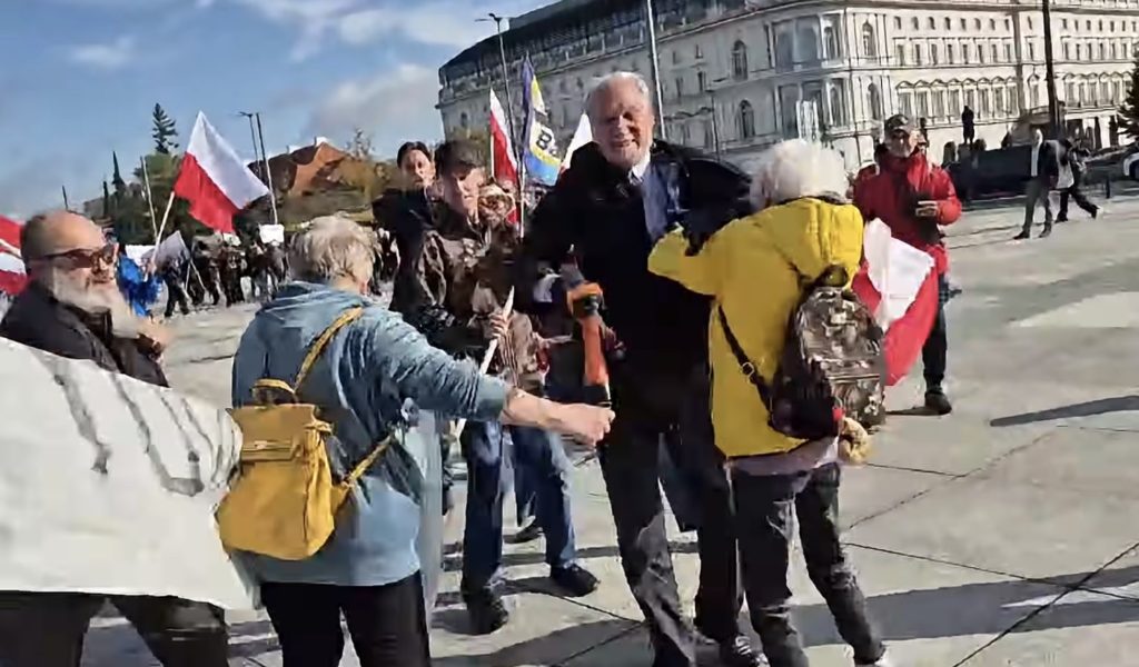 macierewicz na miesięcznicy