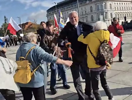 macierewicz na miesięcznicy 