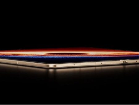 Rozłożony ekran składanego telefonu HONOR Magic V6 bez widocznego zagięcia