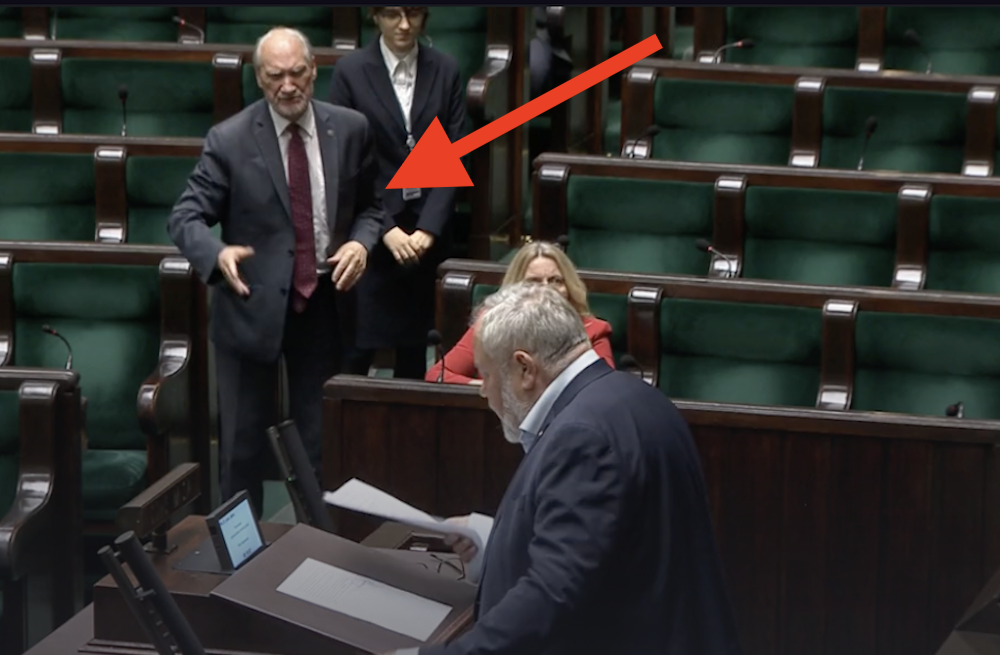 Była już noc, a tu TAKA awantura w Sejmie! Macierewicz aż zerwał się z miejsca. „Pani przewodnicząca!”