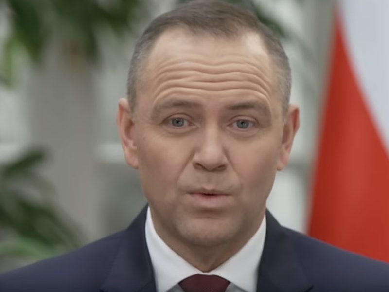 Czegoś takiego nigdy wcześniej nie było. Karol Nawrocki raz po raz dostaje zwrócone odznaczenia. I dotyczy to rozmaitych środowisk. Nie zgadniecie, ile już odznaczeń zwrócono prezydentowi! 