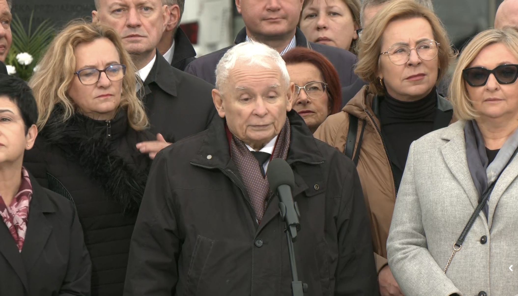 Dymy na miesięcznicy od samego rana, Kaczyński groził i bredził o zamachu! „Sprawa smoleńska wróci”