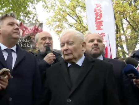 Kaczyński przemawiał pod TK 