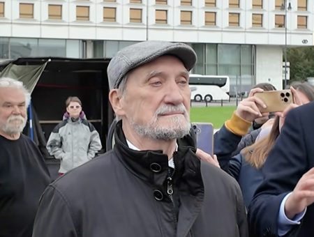 Antoni Macierewicz na miesięcznicy 