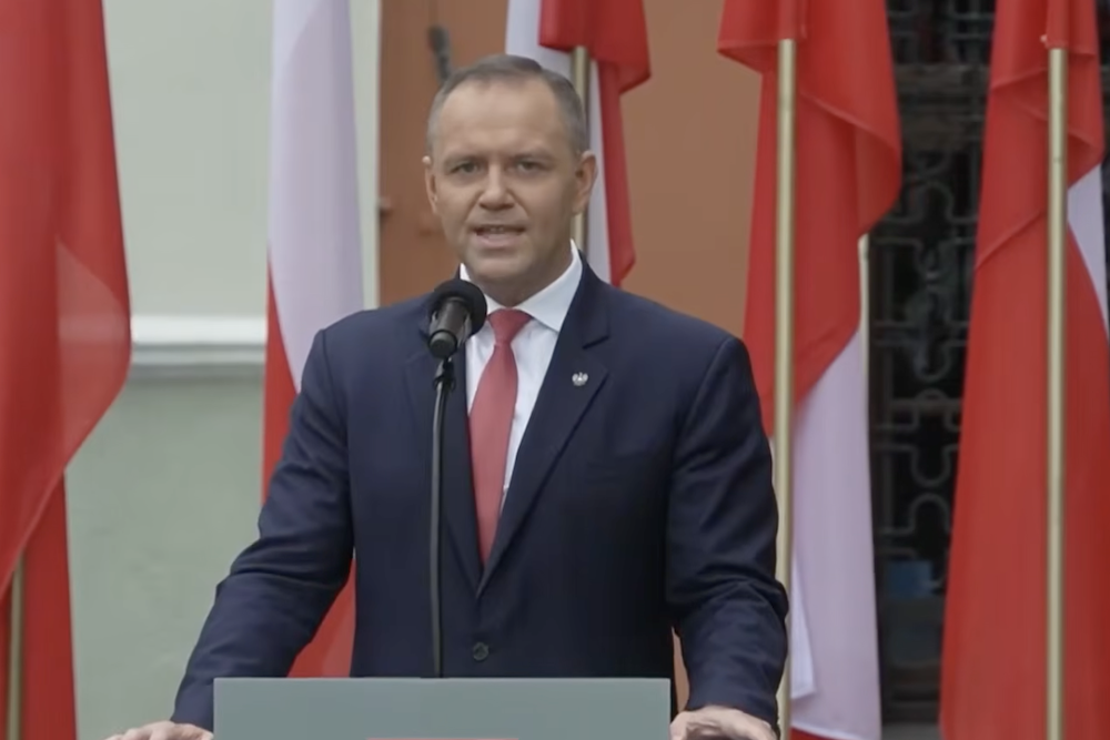 Sfrustrowany Nawrocki atakował rząd, jego fani odpowiadali TYMI okrzykami o Tusku. „Ruda…” [WIDEO]
